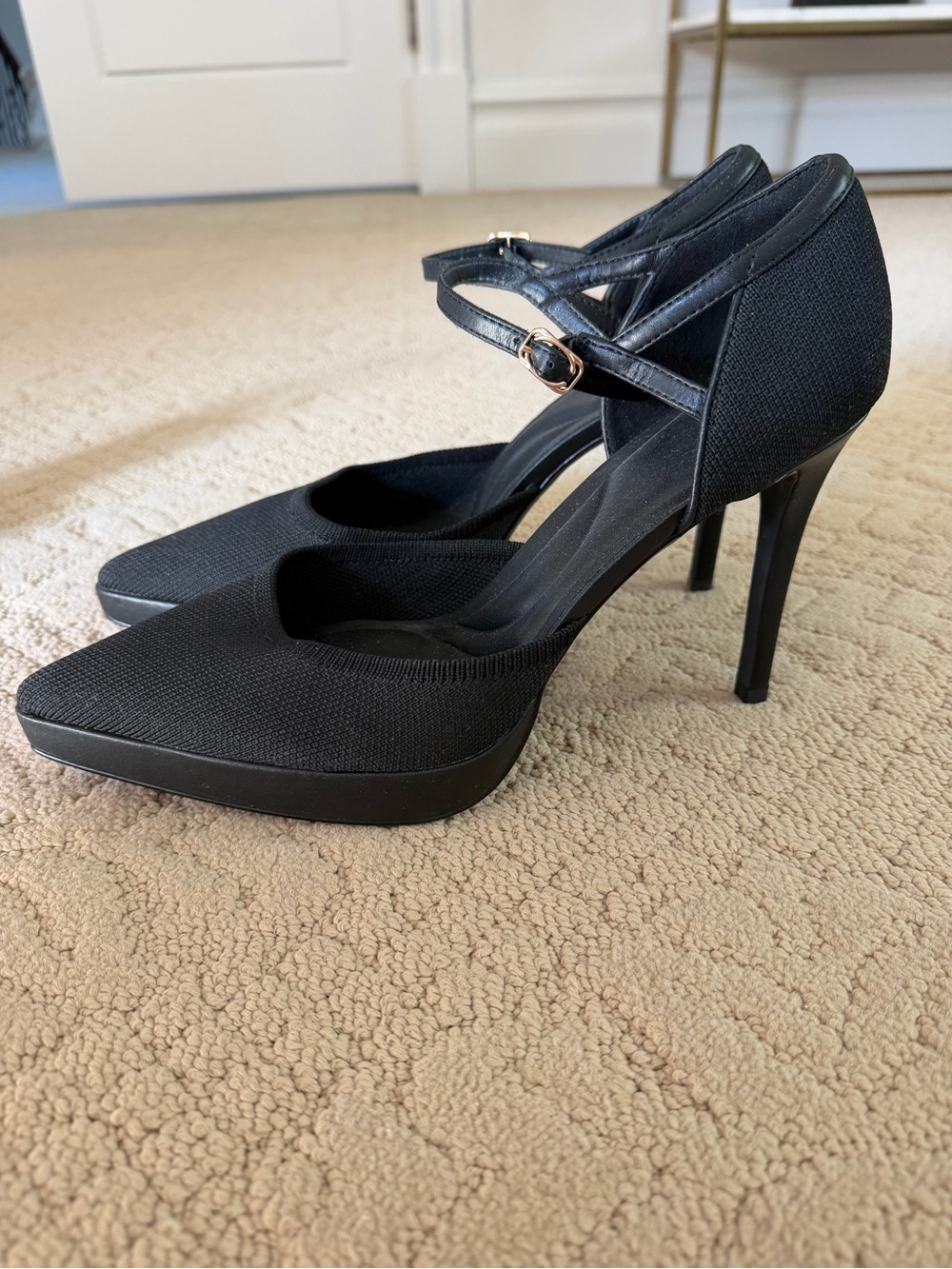 Cosy Island Black Pointed Toe Ankle Strap Heels Size 11
